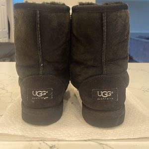 Ugg Classic Mini Boot. Kids Size 4. Rarely worn. So soft and warm